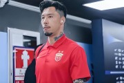 开云体育官网-上港本土中卫迎来久违爆发！主场踢三镇还上演破门好戏，值得期待